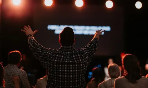 Mais de 1.500 igrejas se unem em 72 horas de oração durante o Halloween no Reino Unido