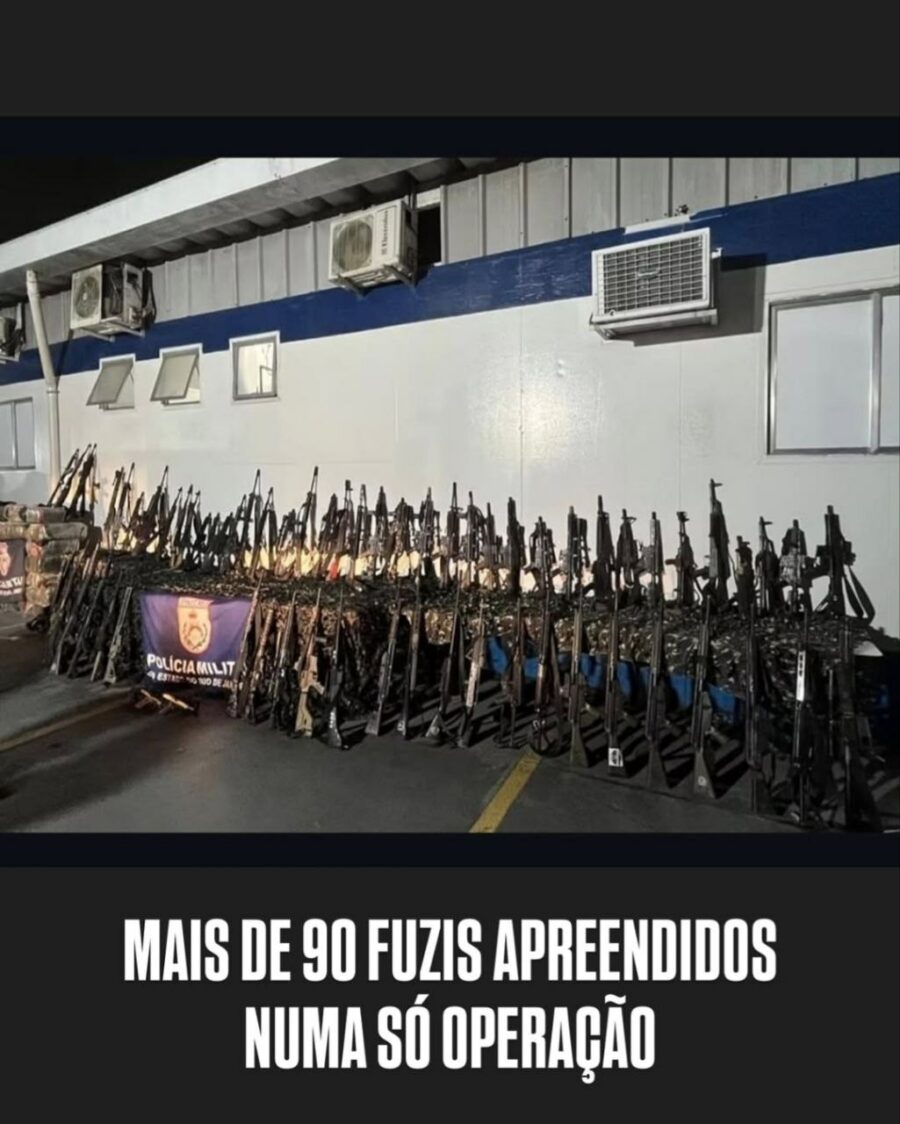 Maior operação da história do Rio apreende mais de 100 fuzis e deixa 64 mortos