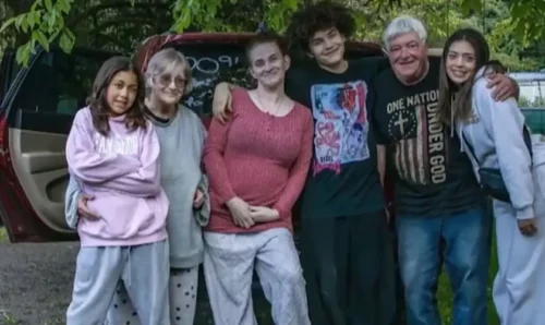 Um Legado de Voz e Fé: Avô Grava a Bíblia Completa para Seus Netos